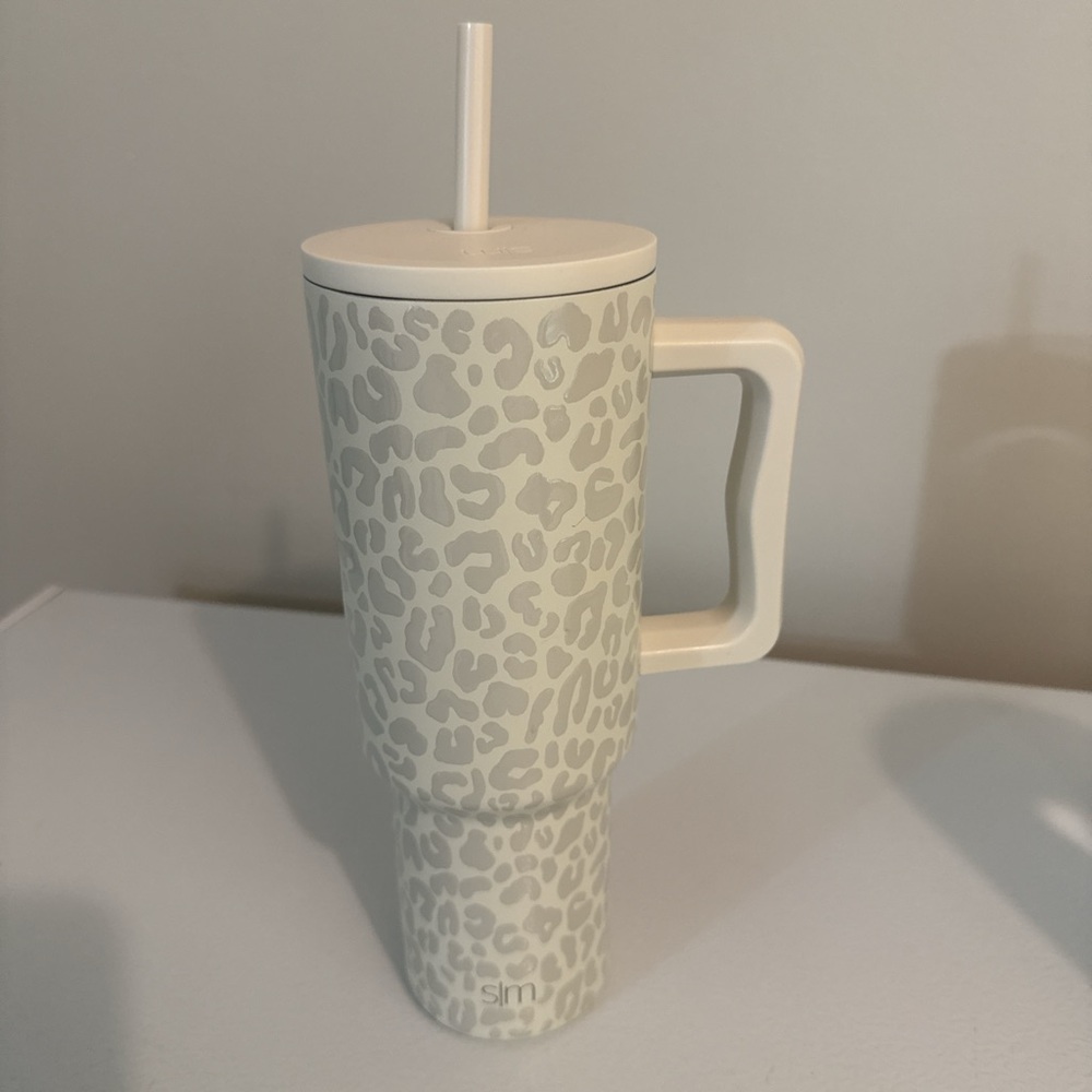 Simple modern Cream Leopard Print Tumbler with Handle
